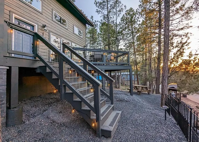 Perfect Pair 2 New Homes, Large Groups, Close By Holiday home *